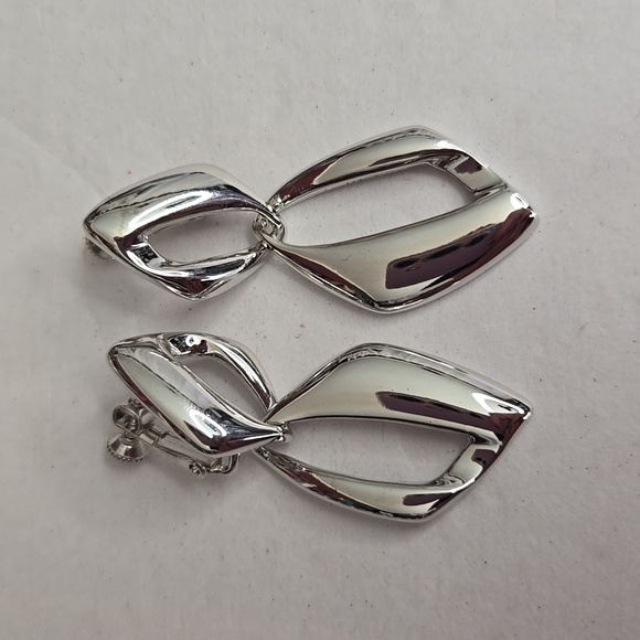 NWOT Vintage Clip-On Earring and Bead Necklace Set Silver-Tone - Picture 6 of 8